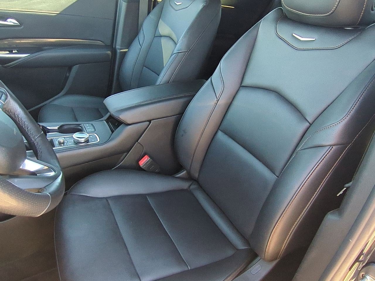 Thumbnail: 2023 Cadillac XT4 - 15