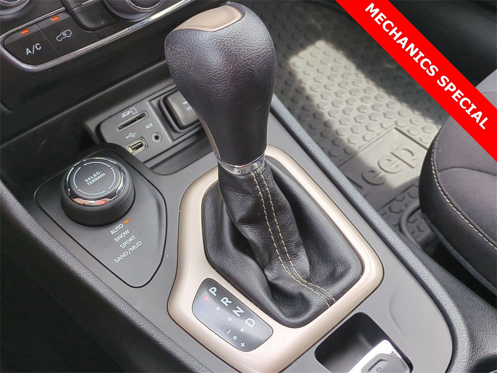 Thumbnail: 2015 Jeep Cherokee - 29