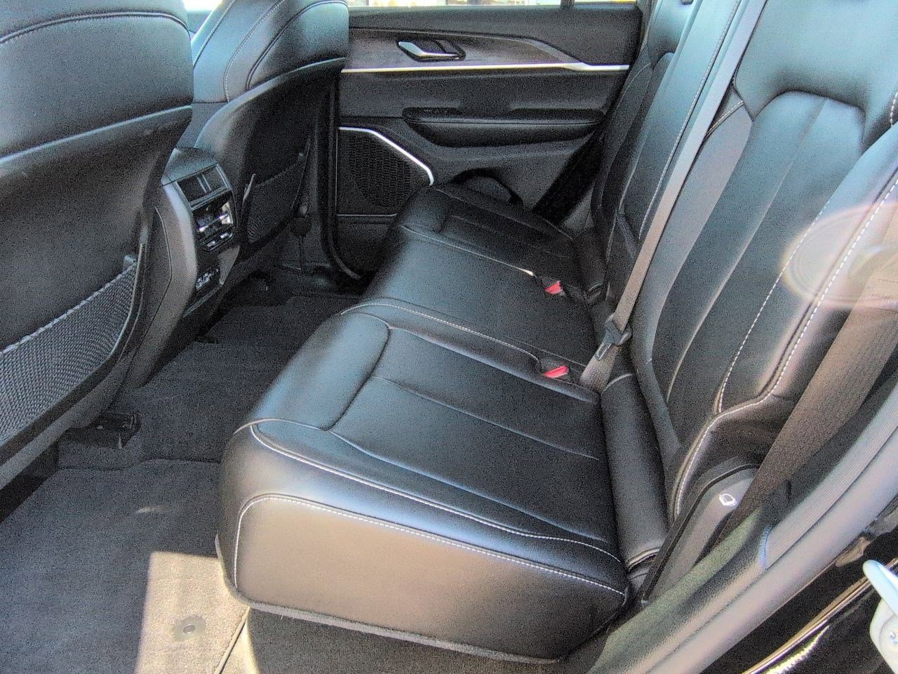 Thumbnail: 2022 Jeep Grand Cherokee - 19