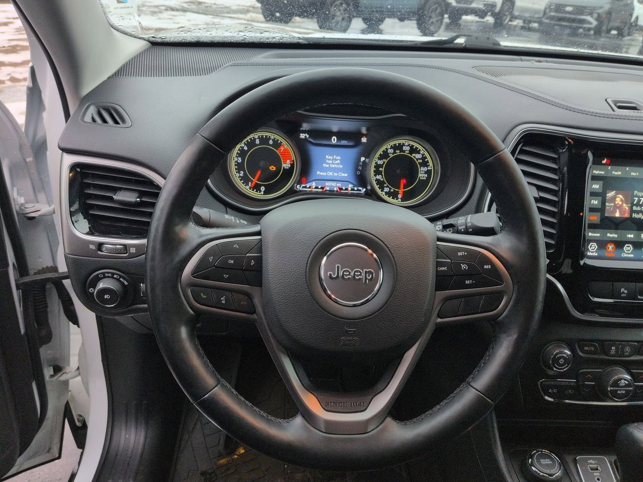 Thumbnail: 2020 Jeep Cherokee - 22