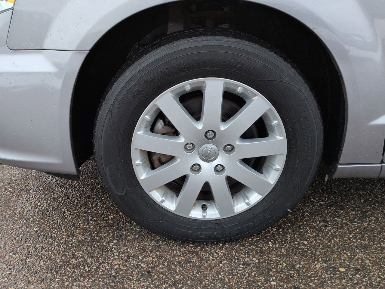 Thumbnail: 2015 Chrysler Town & Country - 13