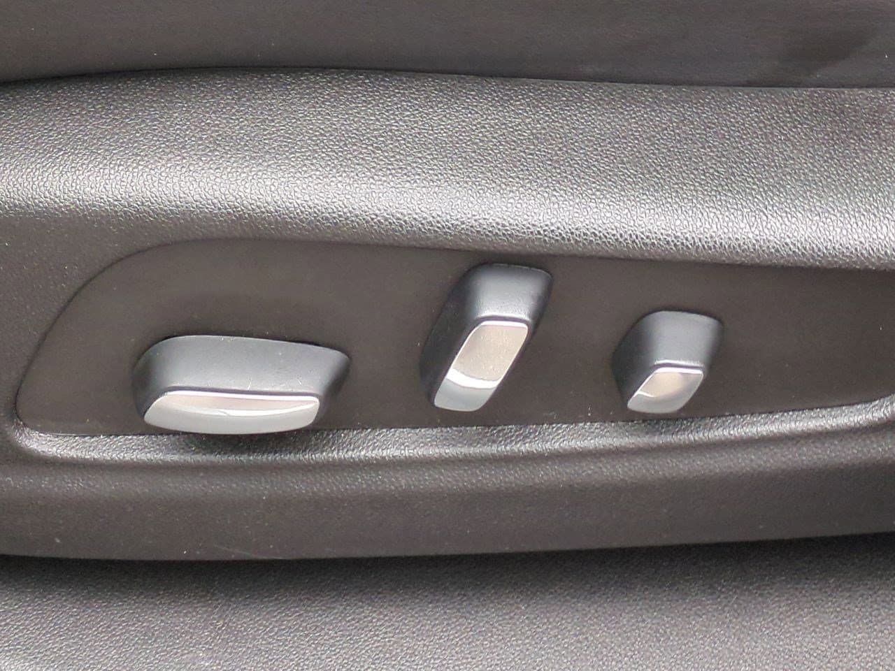 Thumbnail: 2022 Cadillac XT6 - 17