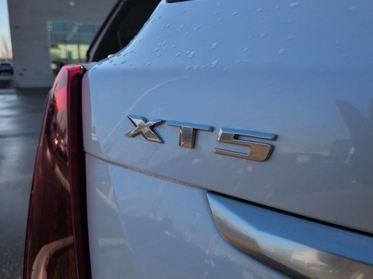 Thumbnail: 2023 Cadillac XT5 - 12