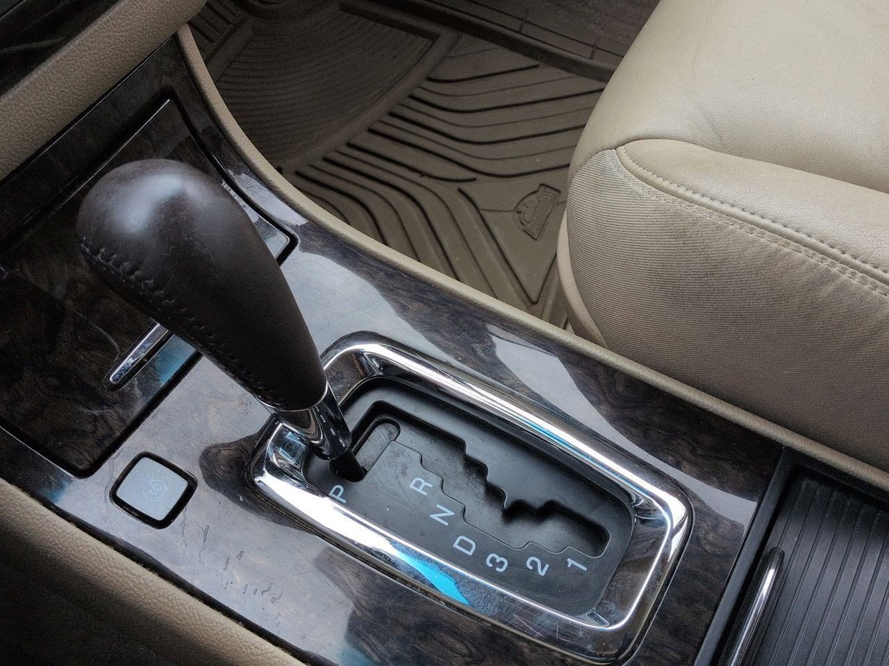 Thumbnail: 2008 Cadillac DTS - 26