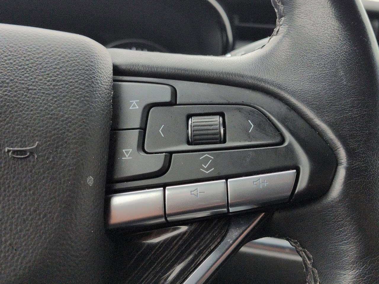 Thumbnail: 2023 Cadillac XT6 - 26