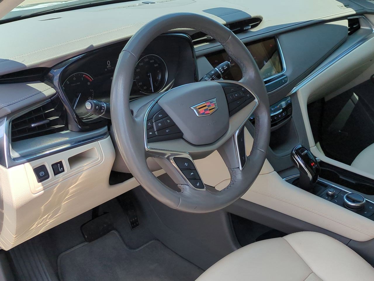 Thumbnail: 2022 Cadillac XT5 - 2