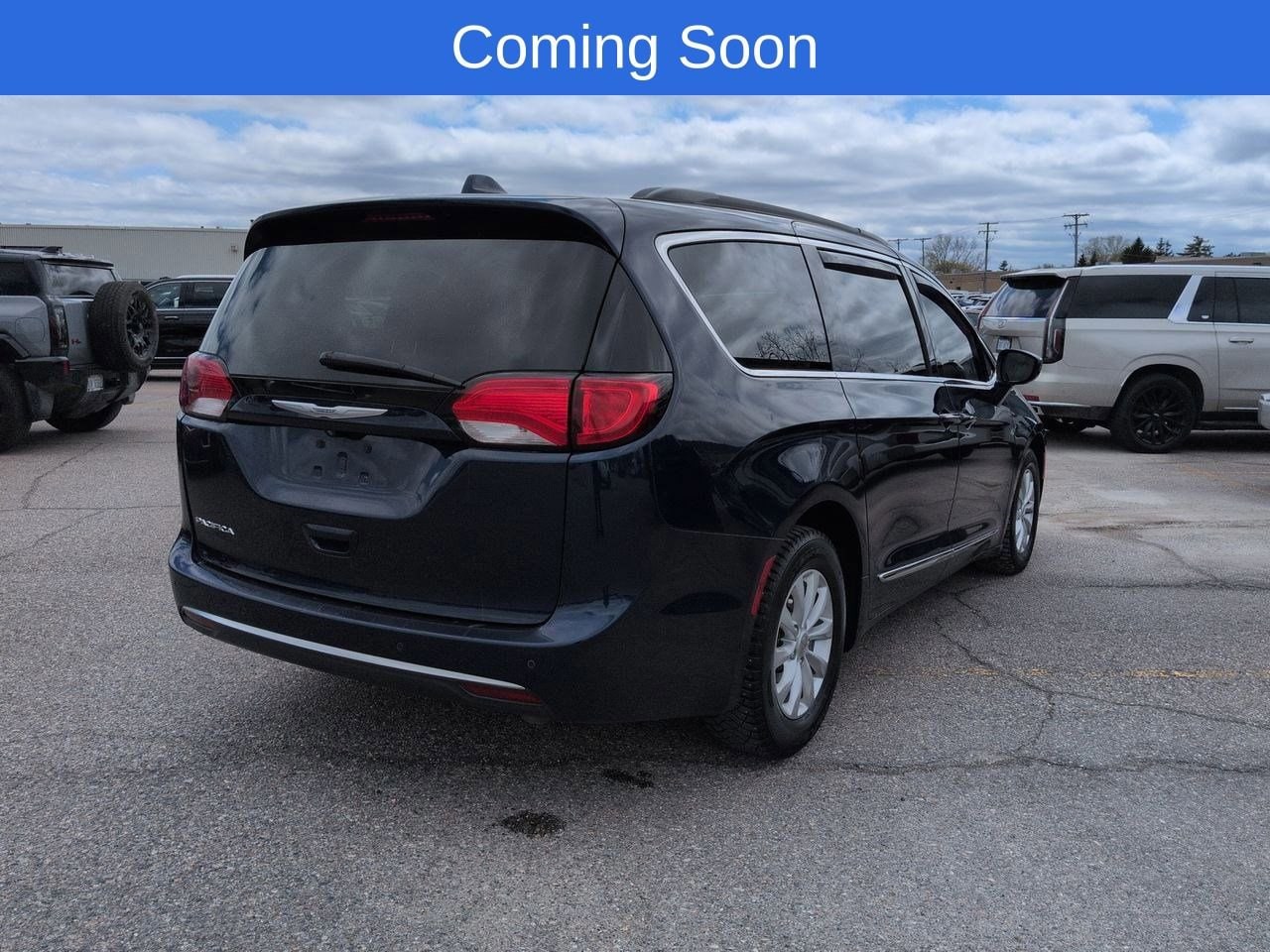 Thumbnail: 2017 Chrysler Pacifica - 6