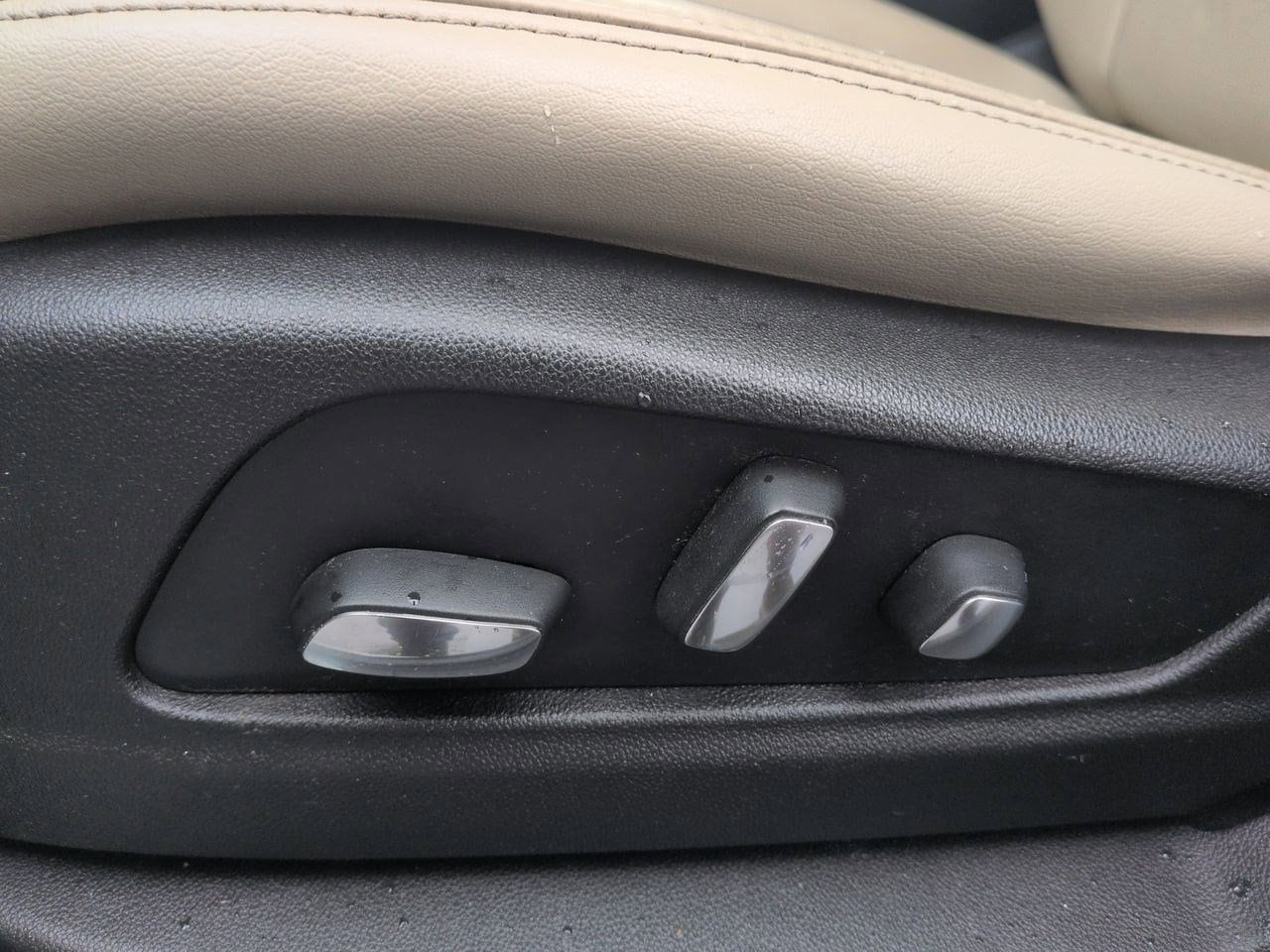 Thumbnail: 2017 Cadillac XT5 - 17