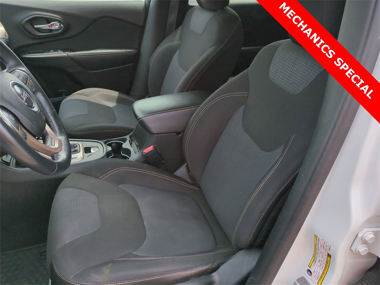 Thumbnail: 2015 Jeep Cherokee - 15