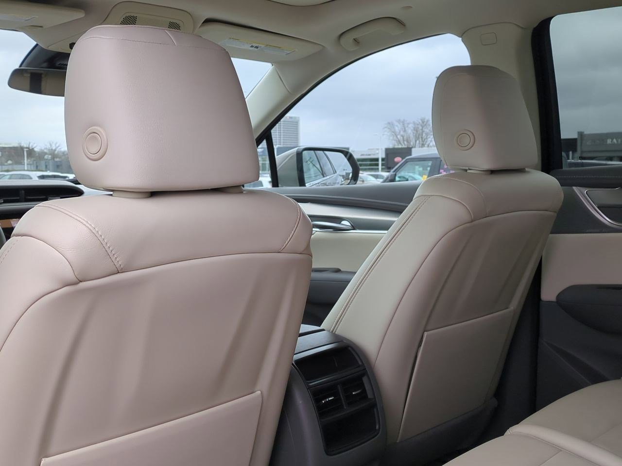 Thumbnail: 2023 Cadillac XT5 - 18