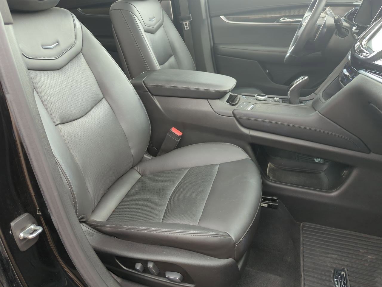 Thumbnail: 2020 Cadillac XT6 - 21