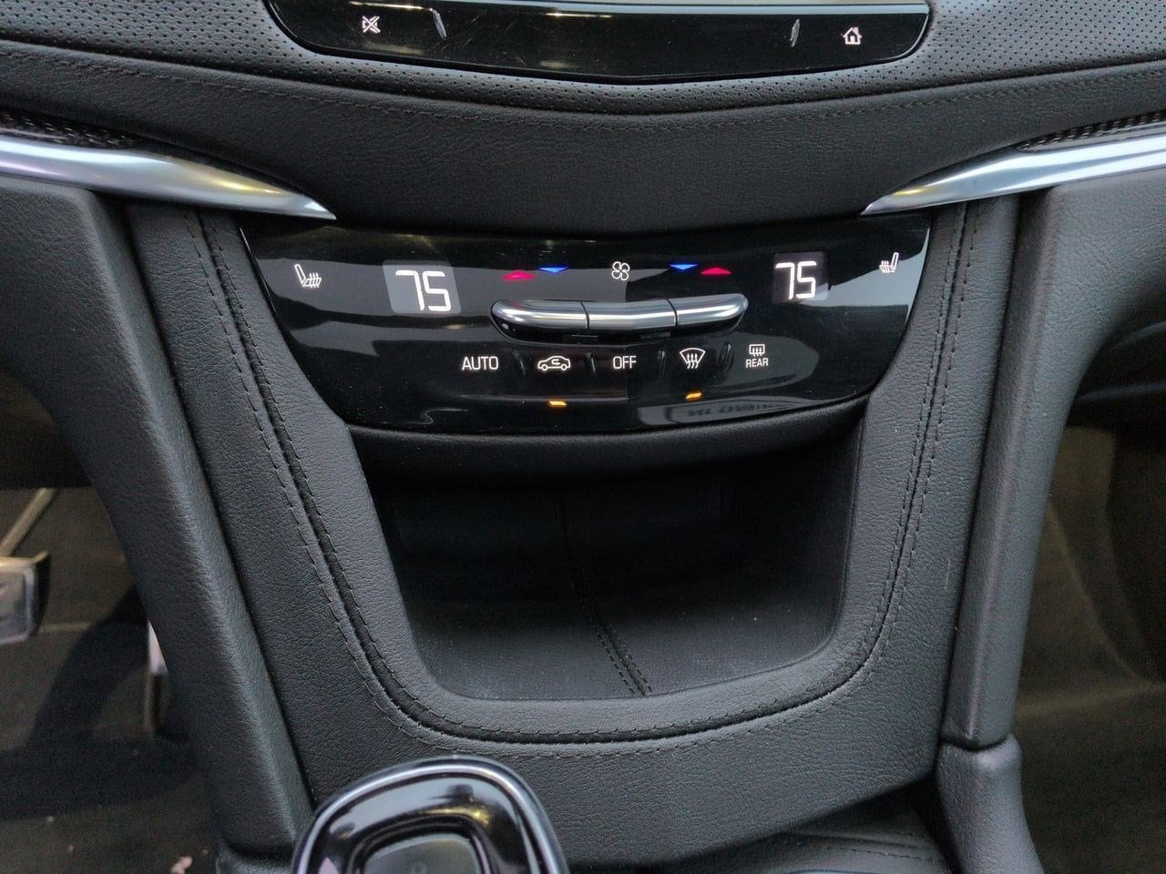 Thumbnail: 2023 Cadillac XT5 - 29