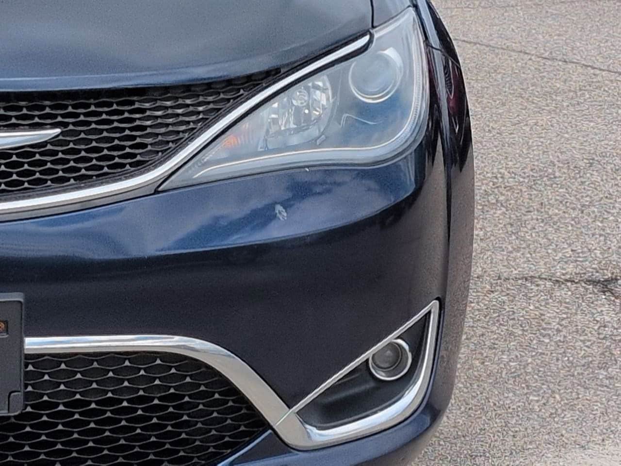 Thumbnail: 2017 Chrysler Pacifica - 10