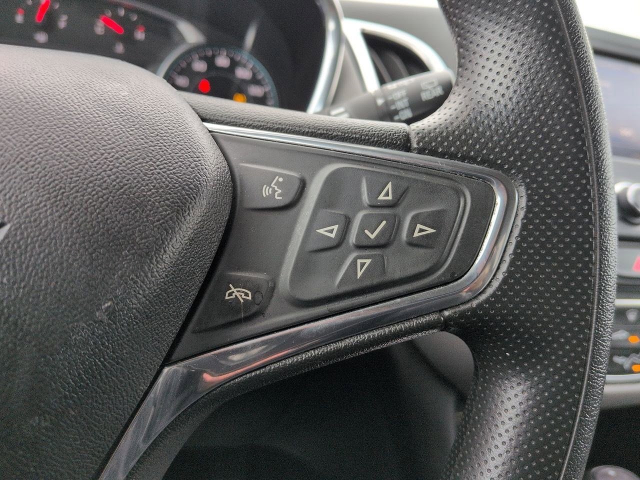 Thumbnail: 2020 Chevrolet Equinox - 24