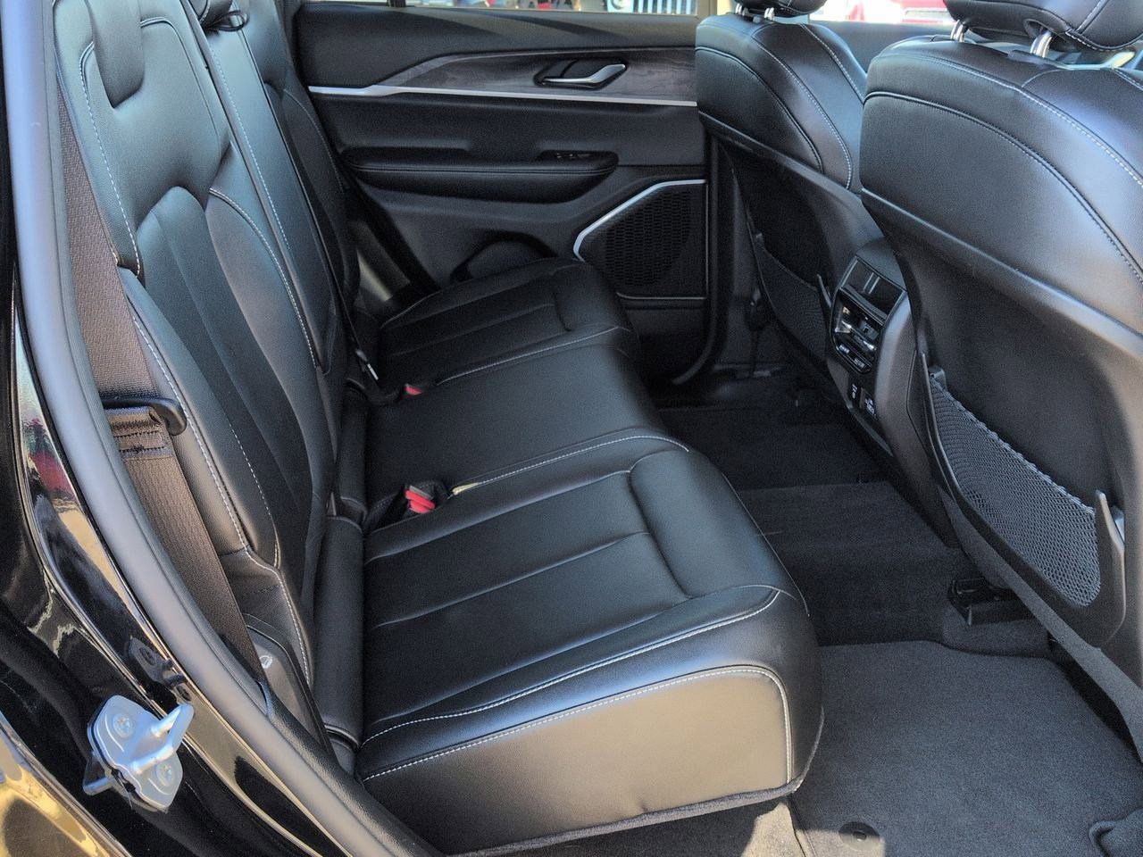 Thumbnail: 2022 Jeep Grand Cherokee - 20