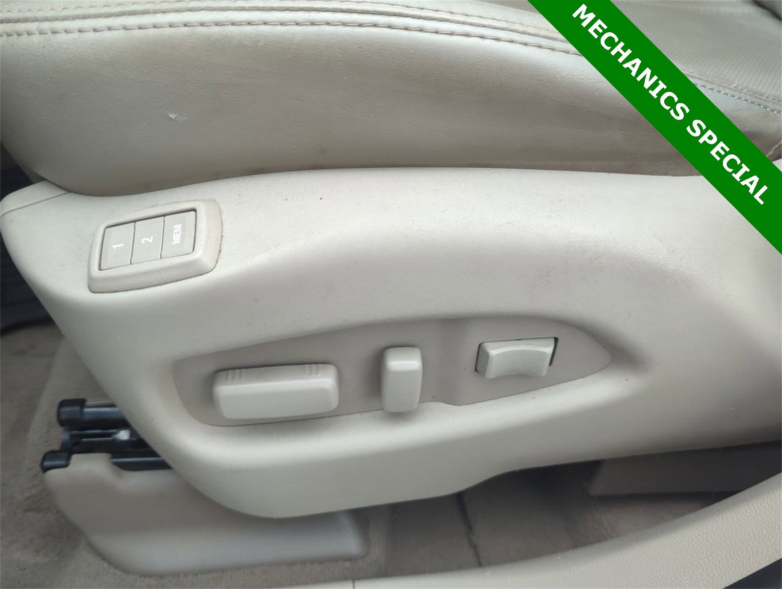Thumbnail: 2014 Cadillac SRX - 15