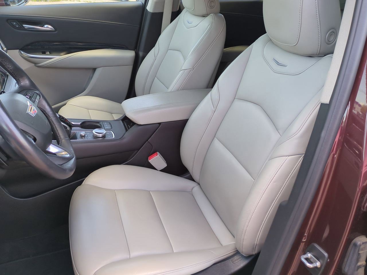 Thumbnail: 2022 Cadillac XT4 - 15