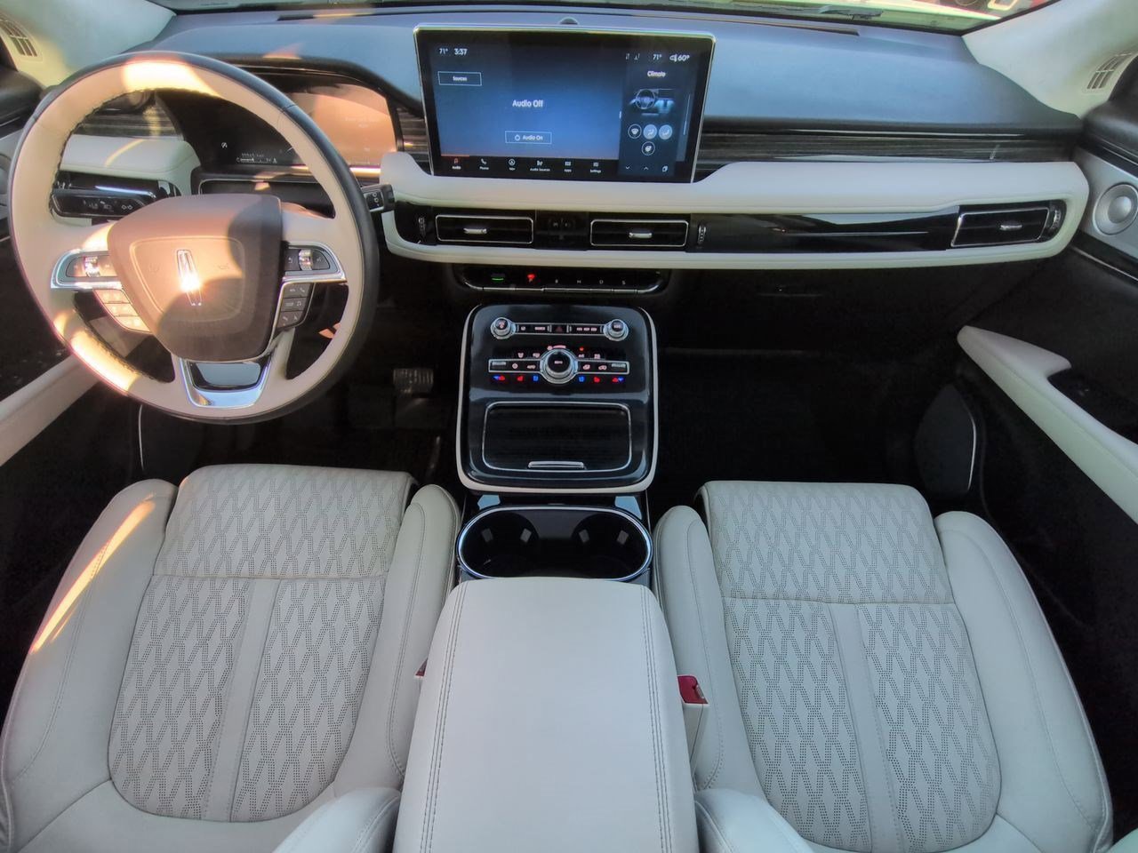 Thumbnail: 2023 Lincoln Nautilus - 15