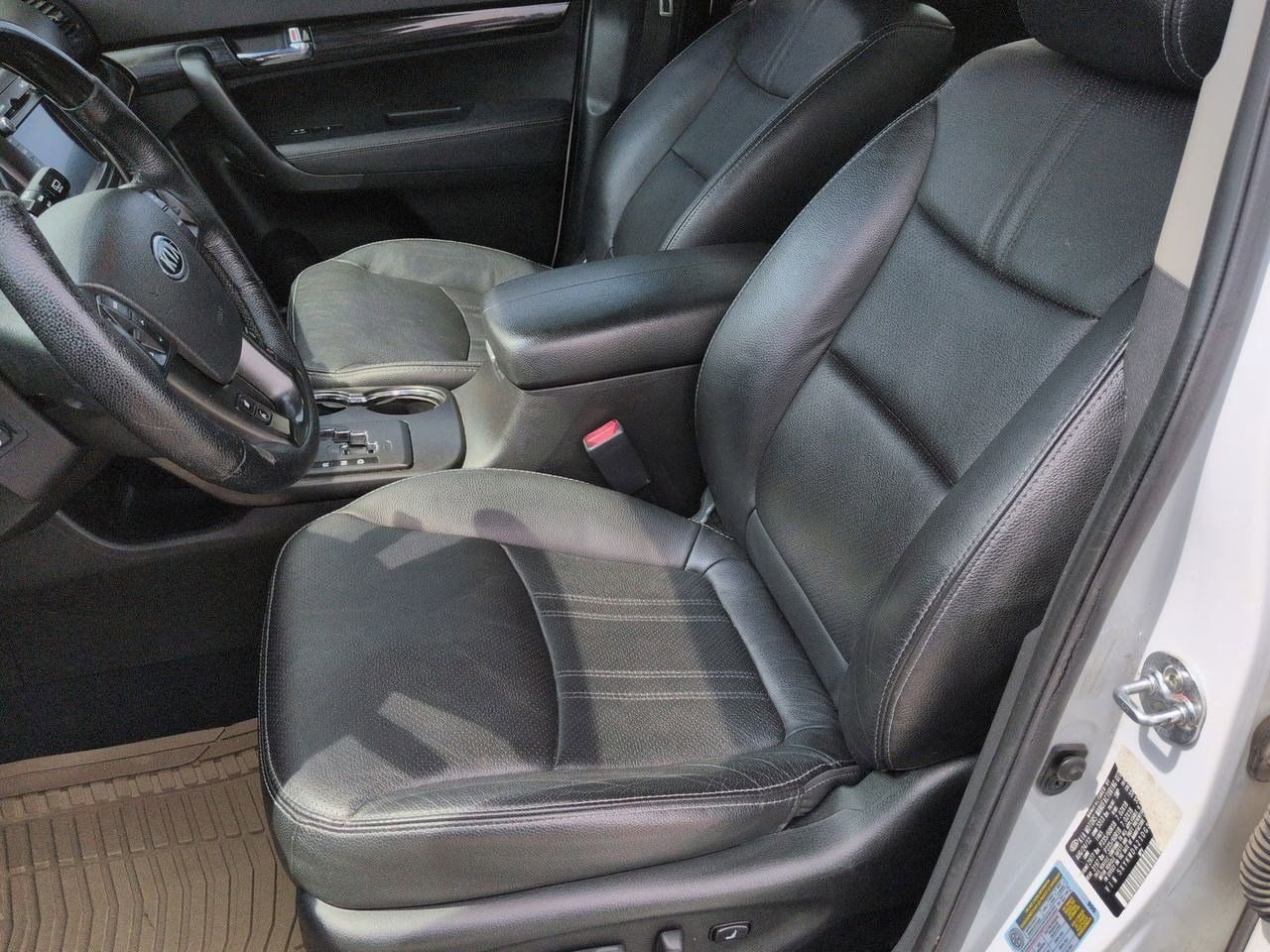 Thumbnail: 2013 Kia Sorento - 16