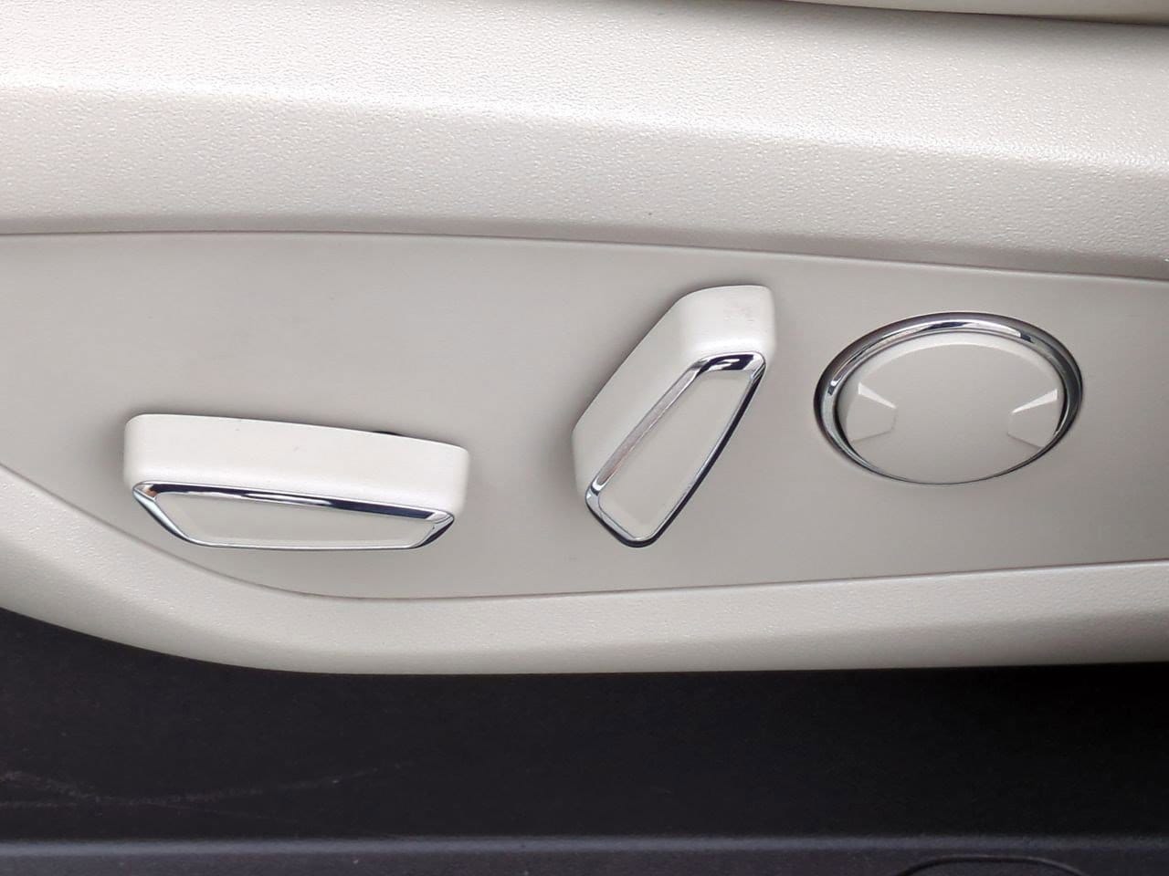 Thumbnail: 2017 Lincoln MKC - 17