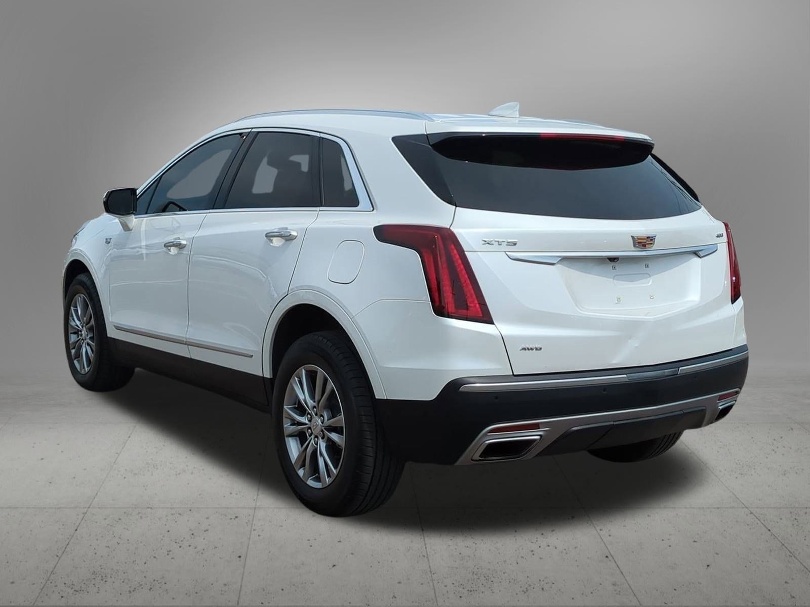 Thumbnail: 2023 Cadillac XT5 - 4