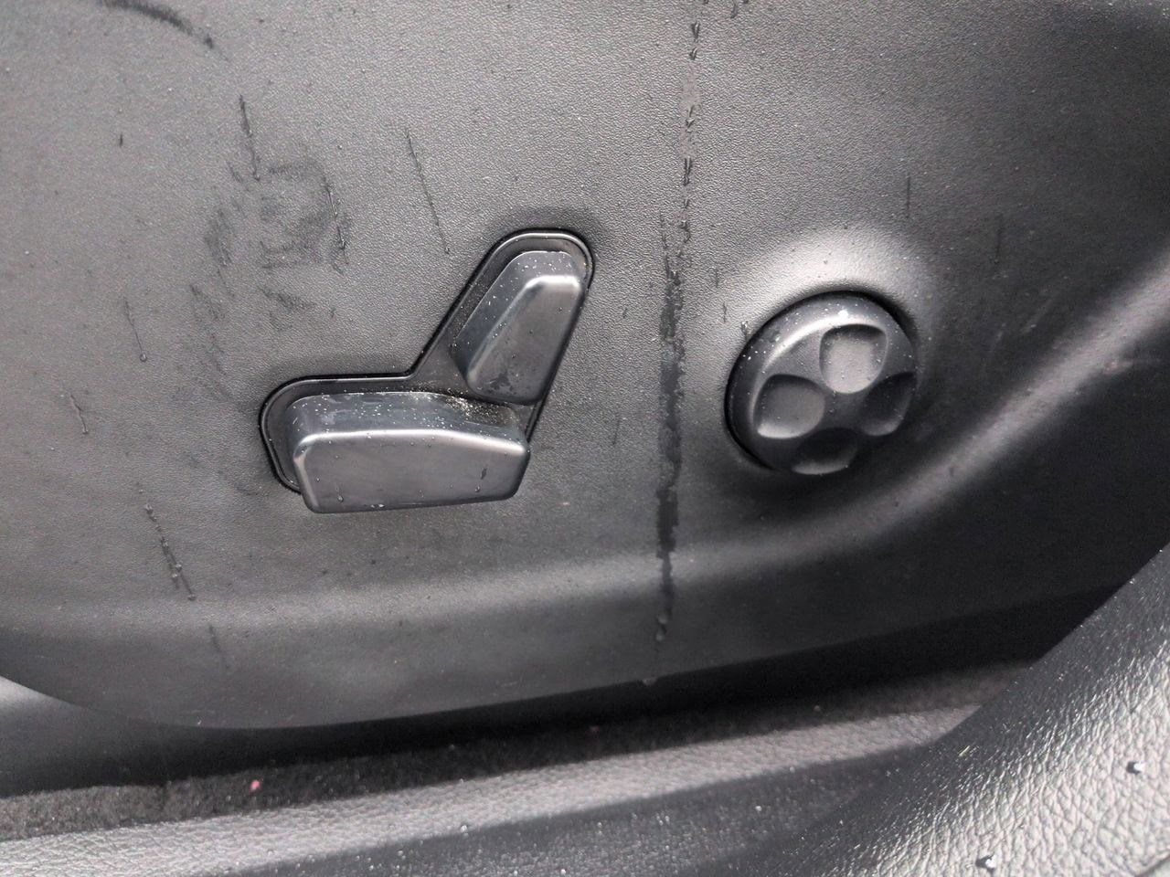 Thumbnail: 2020 Jeep Cherokee - 17