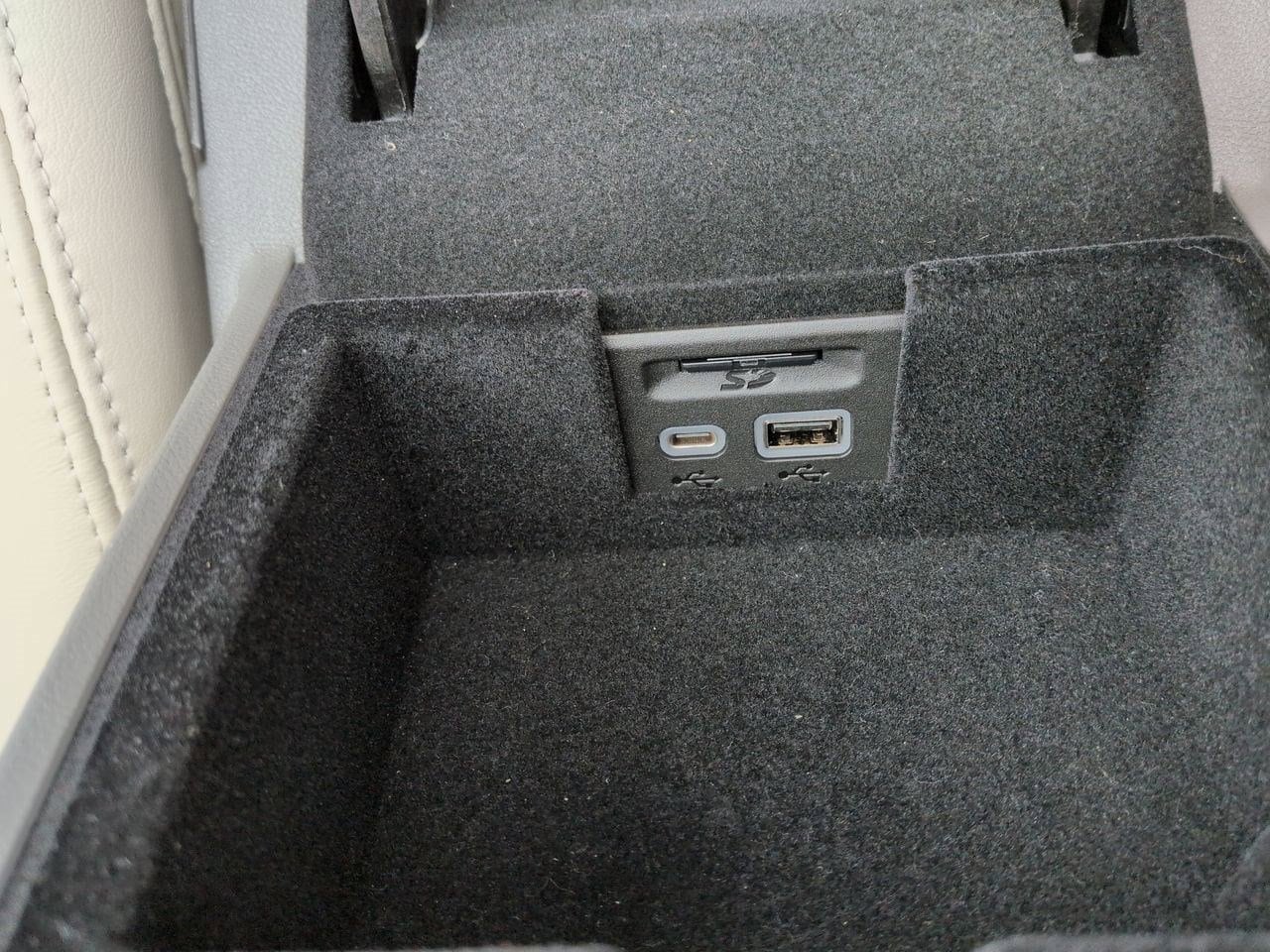 Thumbnail: 2023 Cadillac XT5 - 33