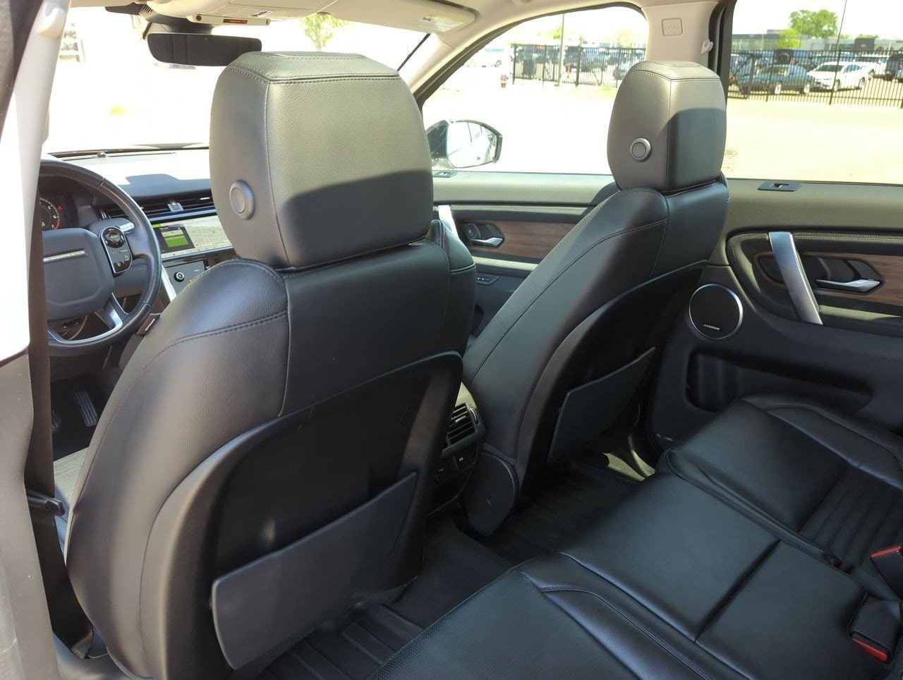 Thumbnail: 2020 Land Rover Discovery Sport - 16