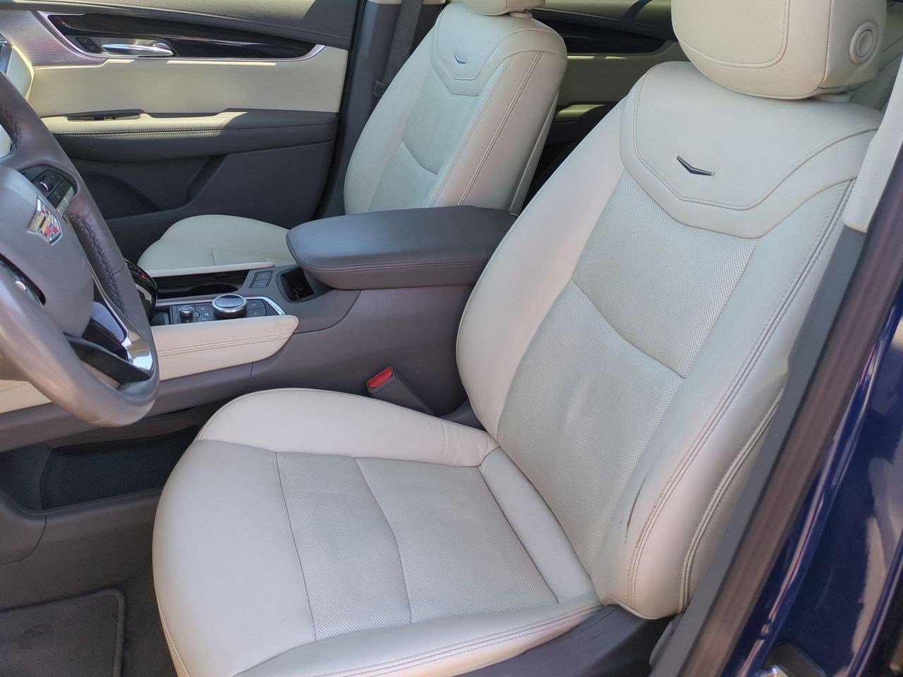 Thumbnail: 2023 Cadillac XT6 - 15