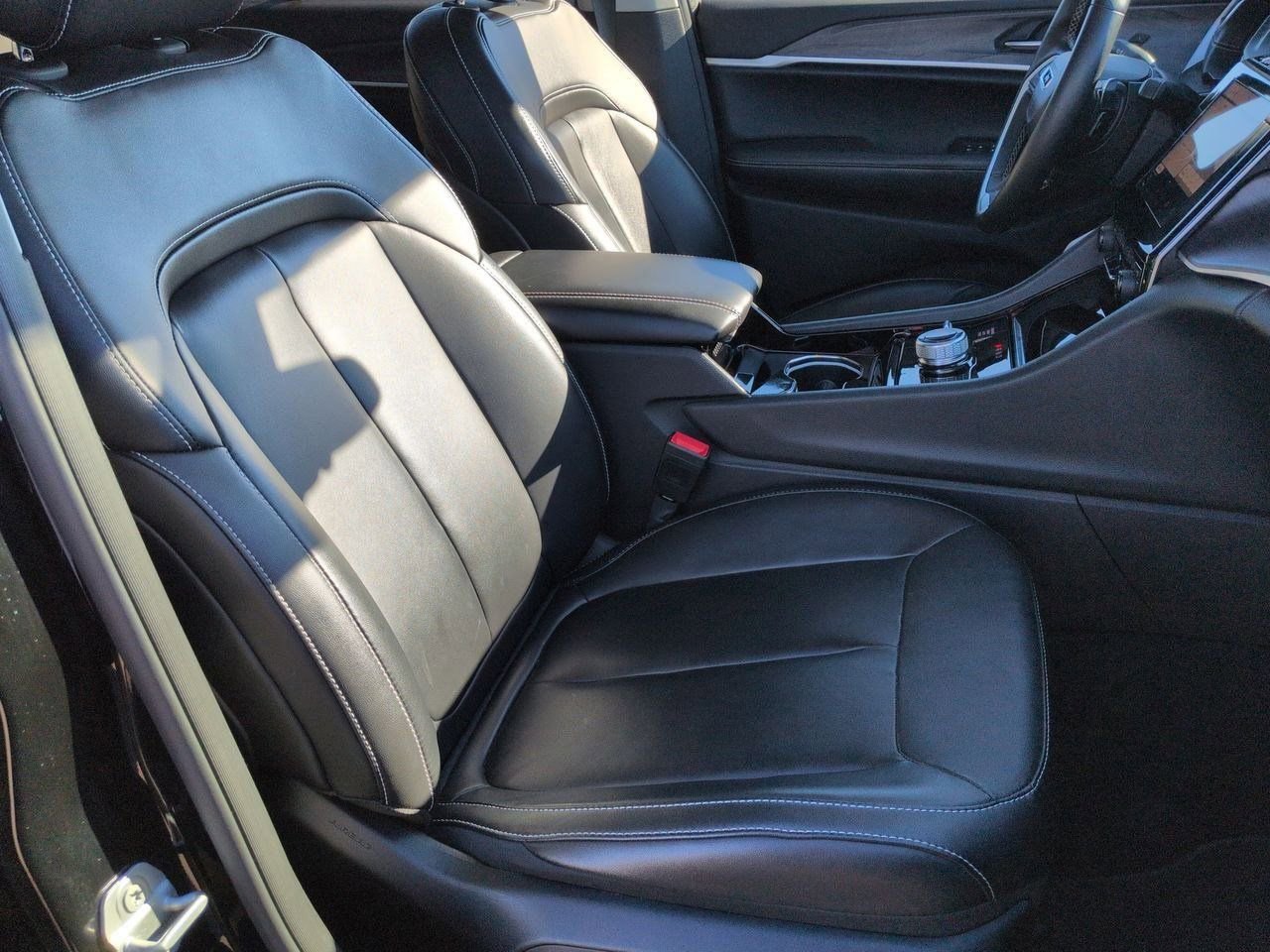 Thumbnail: 2022 Jeep Grand Cherokee - 21