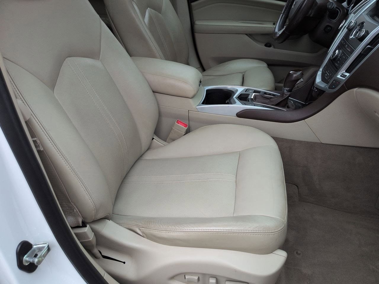 Thumbnail: 2011 Cadillac SRX - 20
