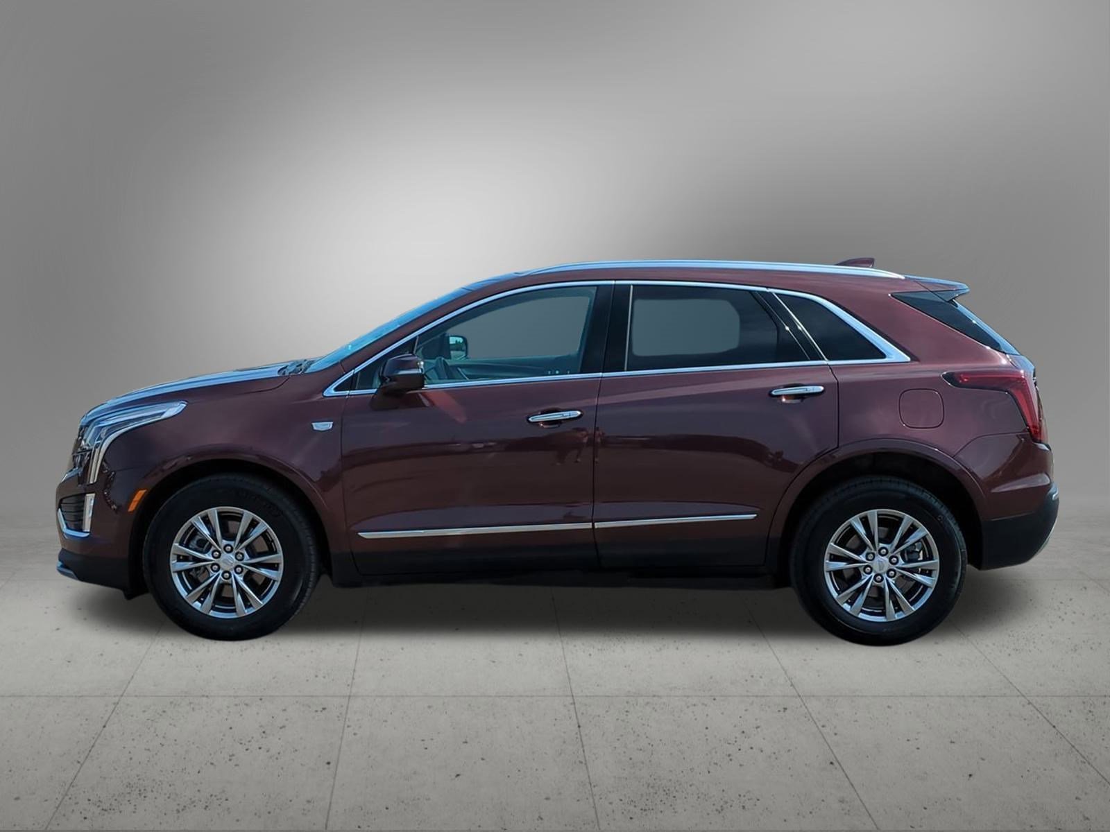 Thumbnail: 2023 Cadillac XT5 - 3