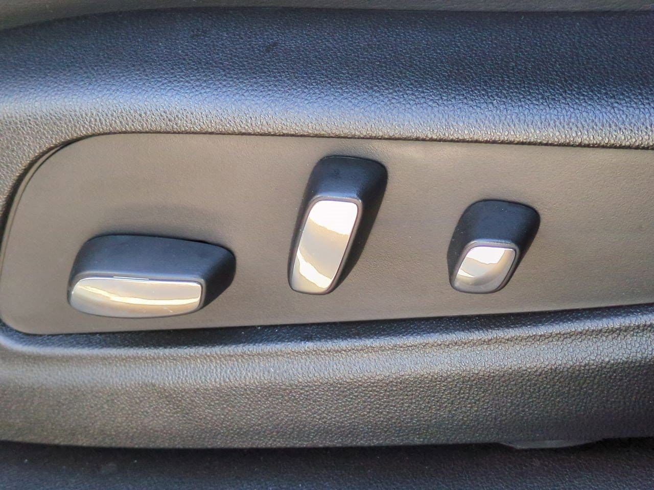 Thumbnail: 2025 Cadillac XT6 - 16