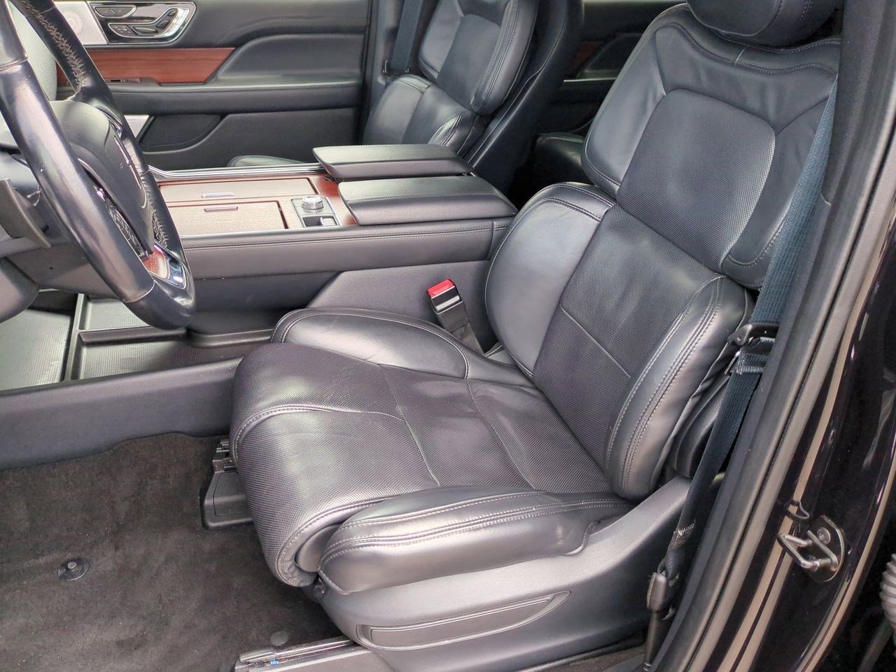 Thumbnail: 2022 Lincoln Navigator L - 14