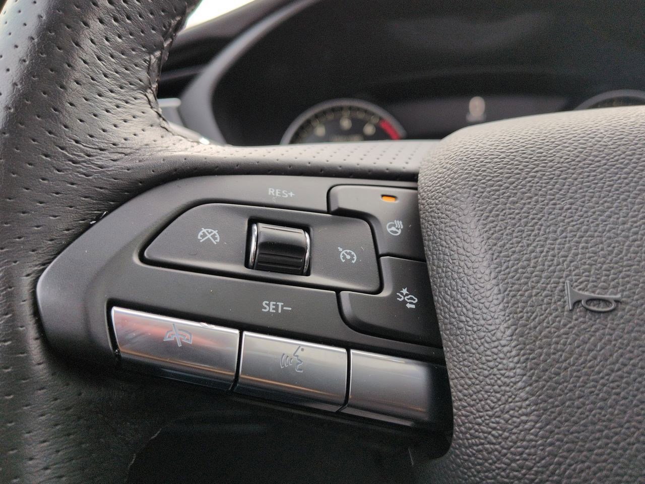 Thumbnail: 2023 Cadillac XT4 - 25