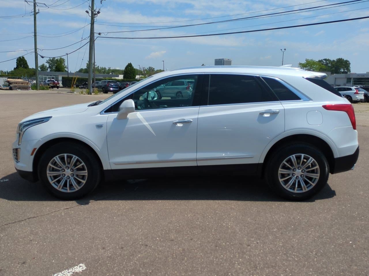 Thumbnail: 2017 Cadillac XT5 - 3