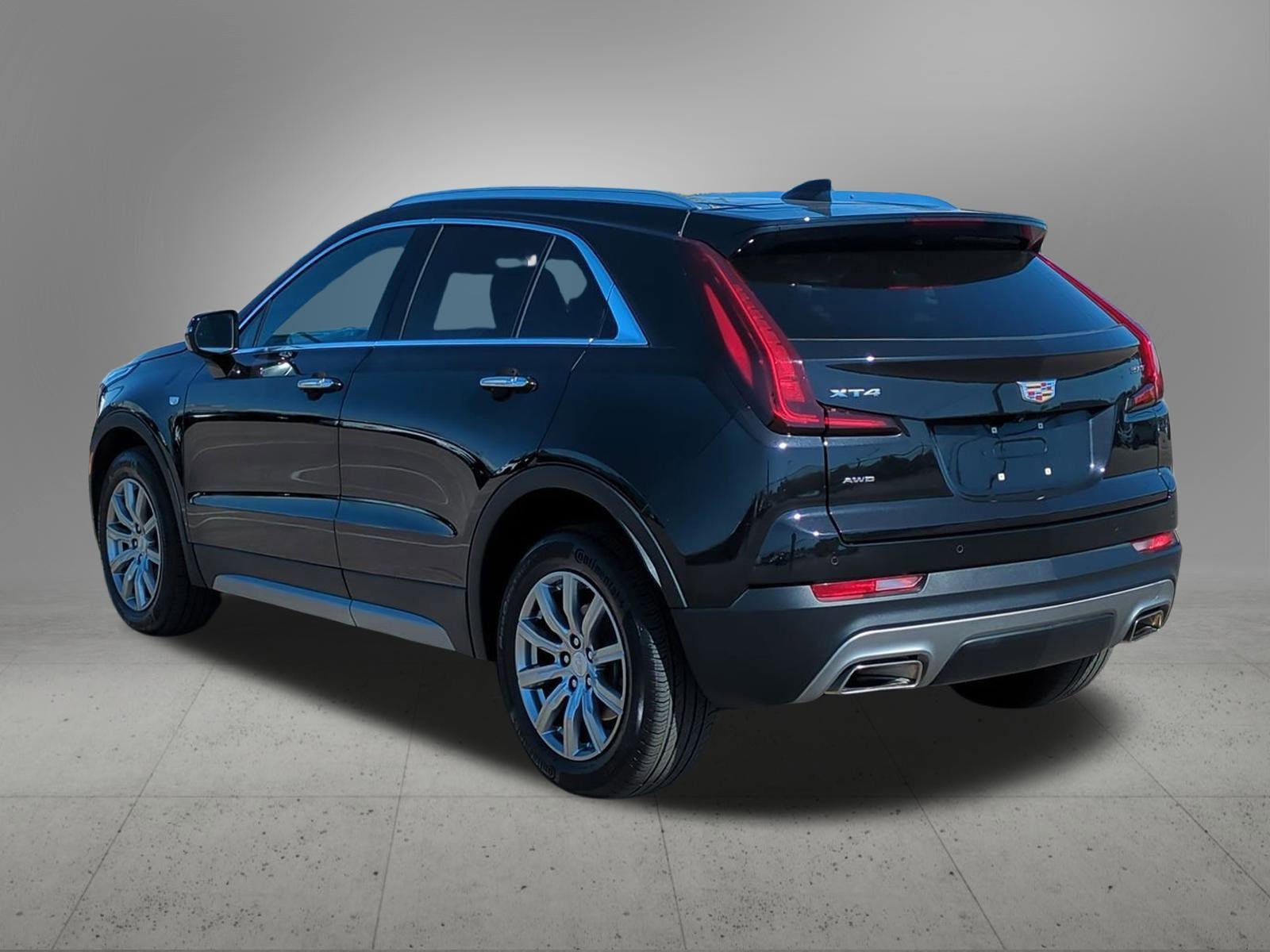 2023 Cadillac XT4 Premium Luxury photo 3