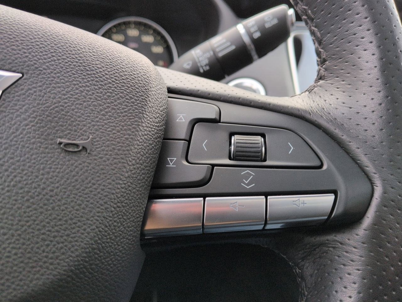 Thumbnail: 2023 Cadillac XT4 - 26