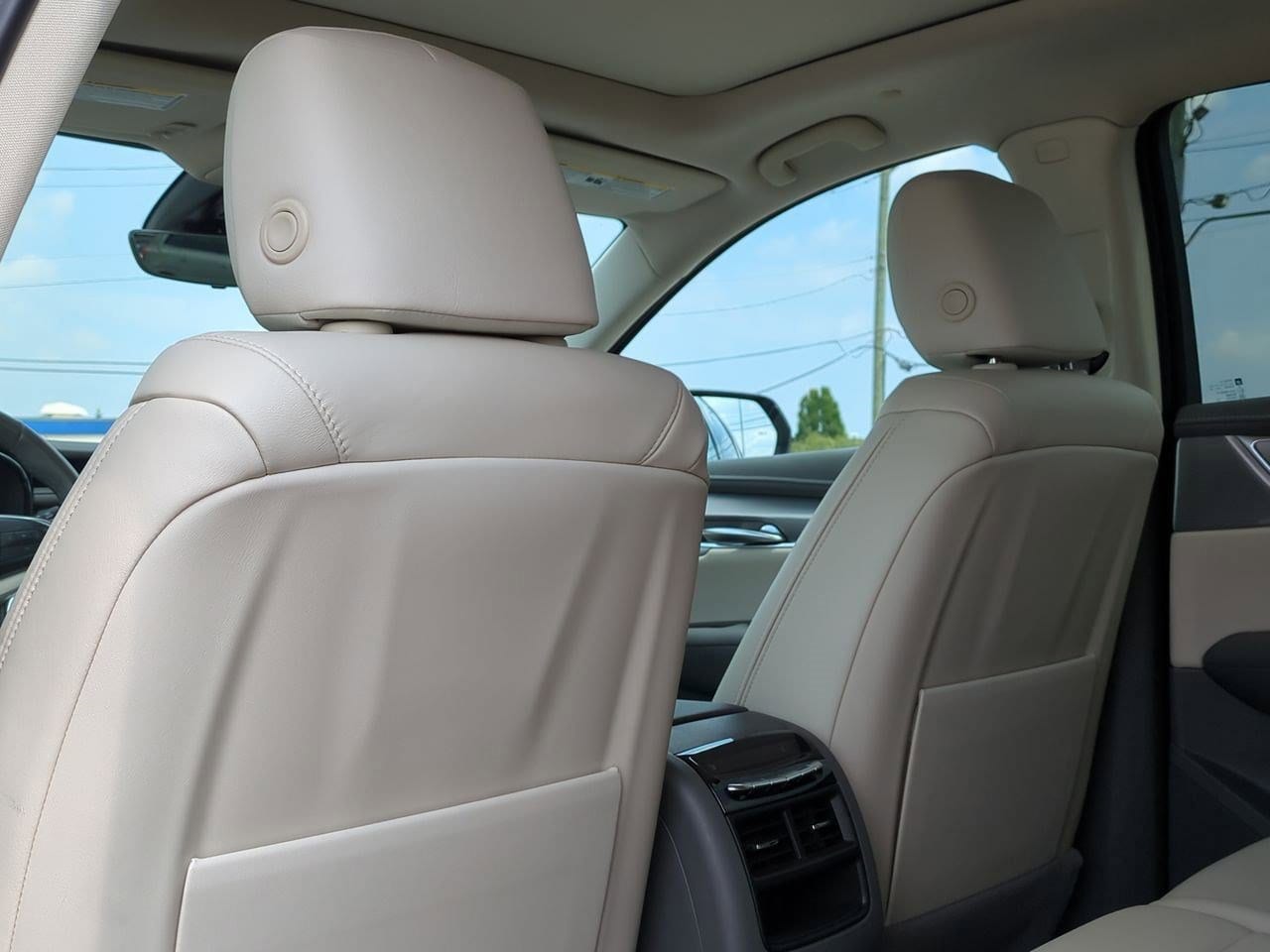 Thumbnail: 2023 Cadillac XT5 - 17