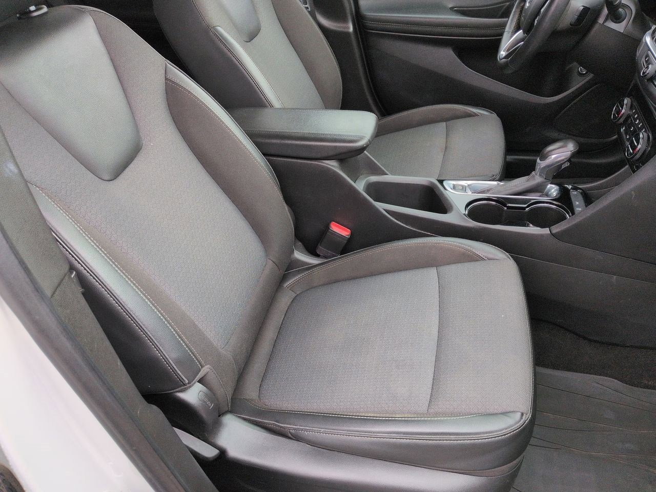 Thumbnail: 2022 Buick Encore GX - 21