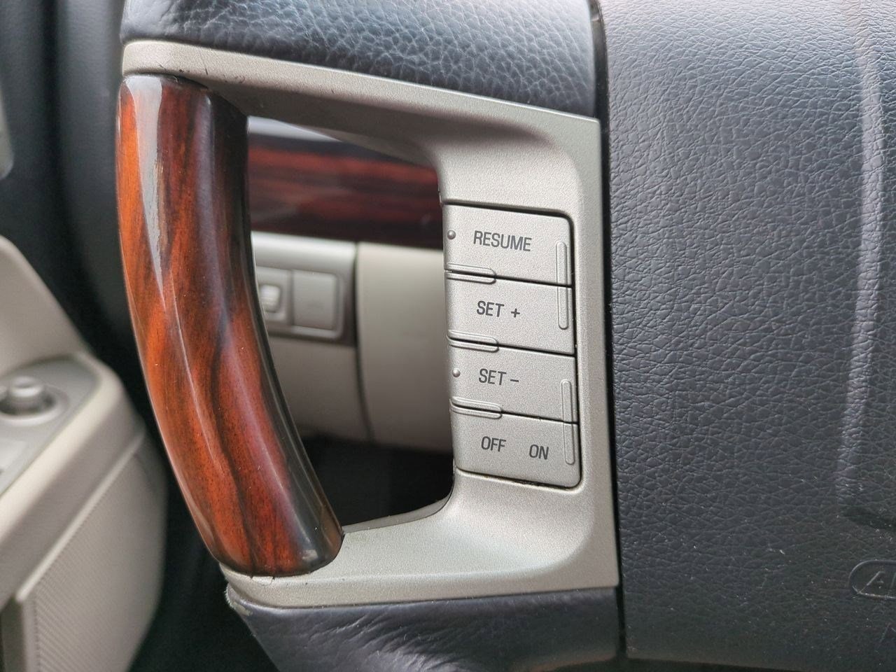 Thumbnail: 2008 Lincoln MKZ - 22