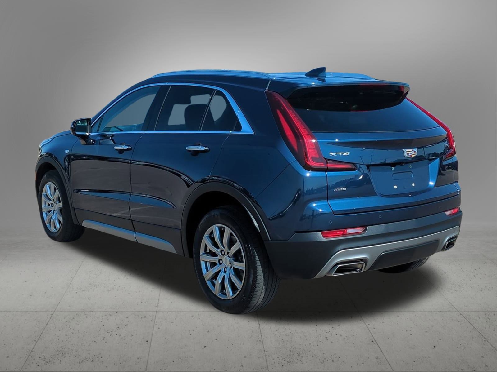 2022 Cadillac XT4 Premium Luxury photo 3