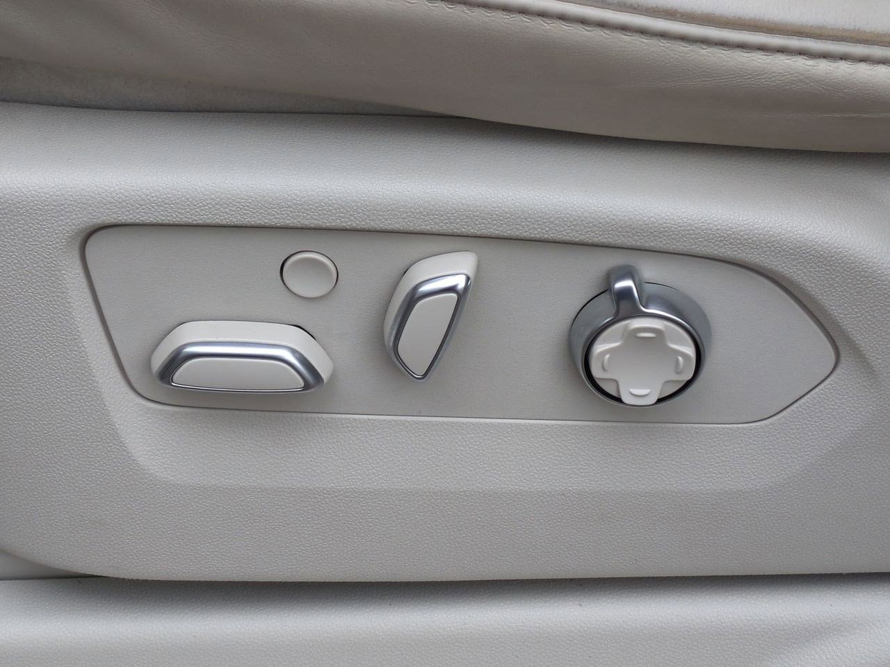 Thumbnail: 2024 Cadillac Escalade - 16