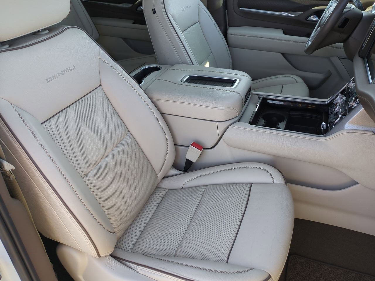 Thumbnail: 2021 GMC Yukon XL - 24