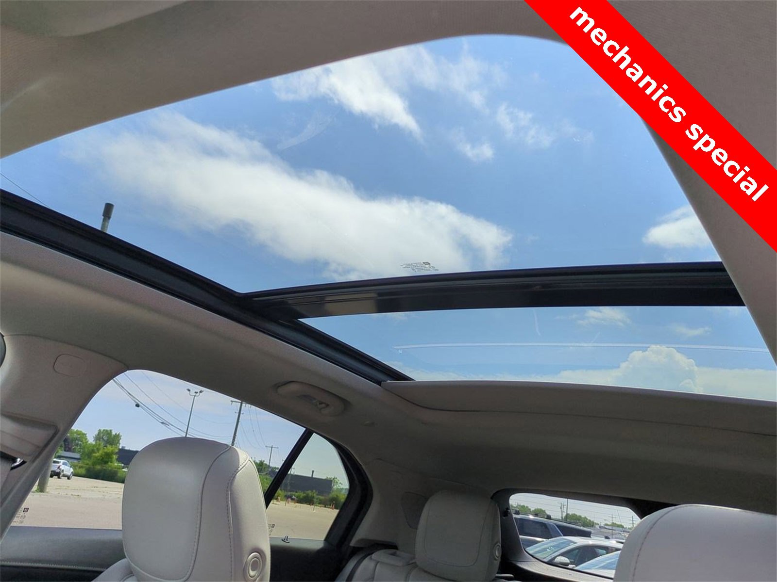 Thumbnail: 2019 Cadillac XT4 - 17