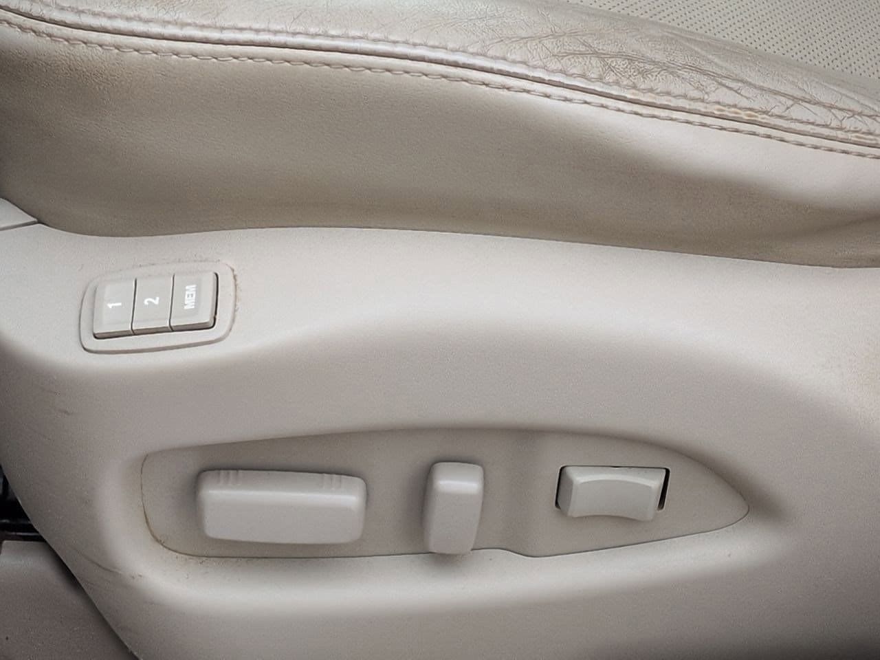 Thumbnail: 2011 Cadillac SRX - 16
