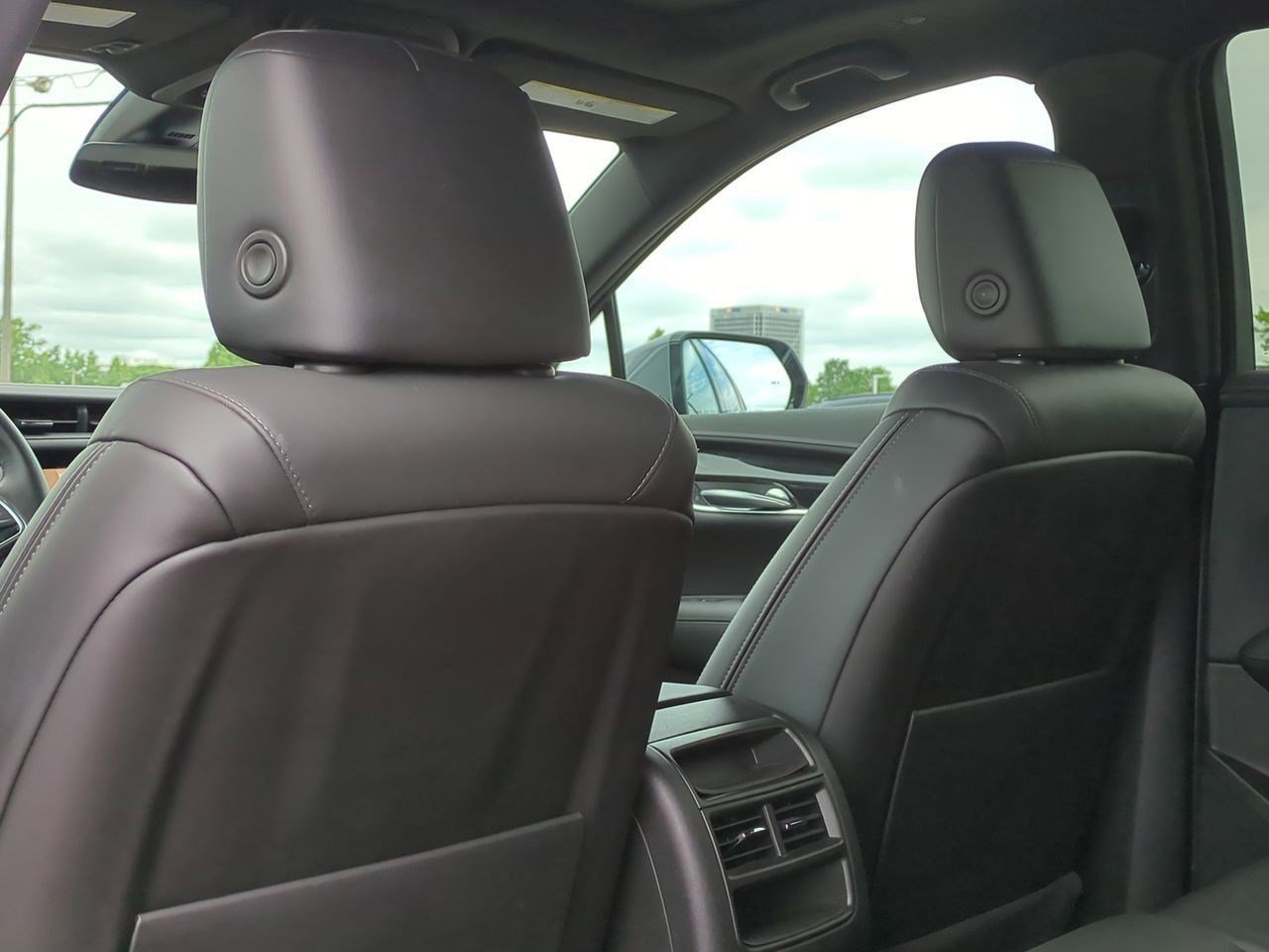 Thumbnail: 2022 Cadillac XT5 - 17