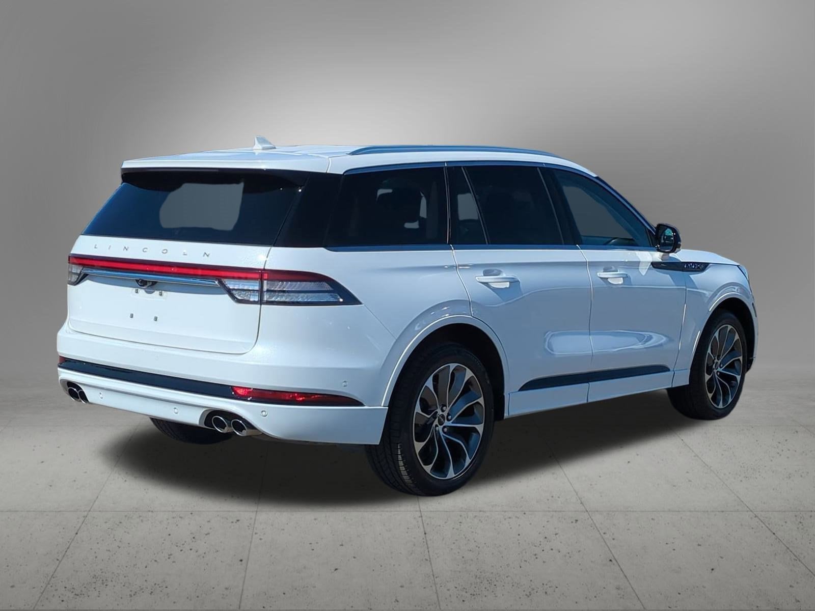 Thumbnail: 2023 Lincoln Aviator - 6
