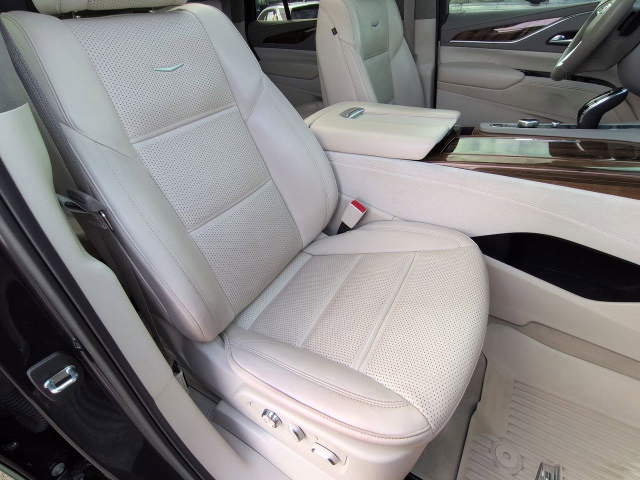 Thumbnail: 2022 Cadillac Escalade - 24