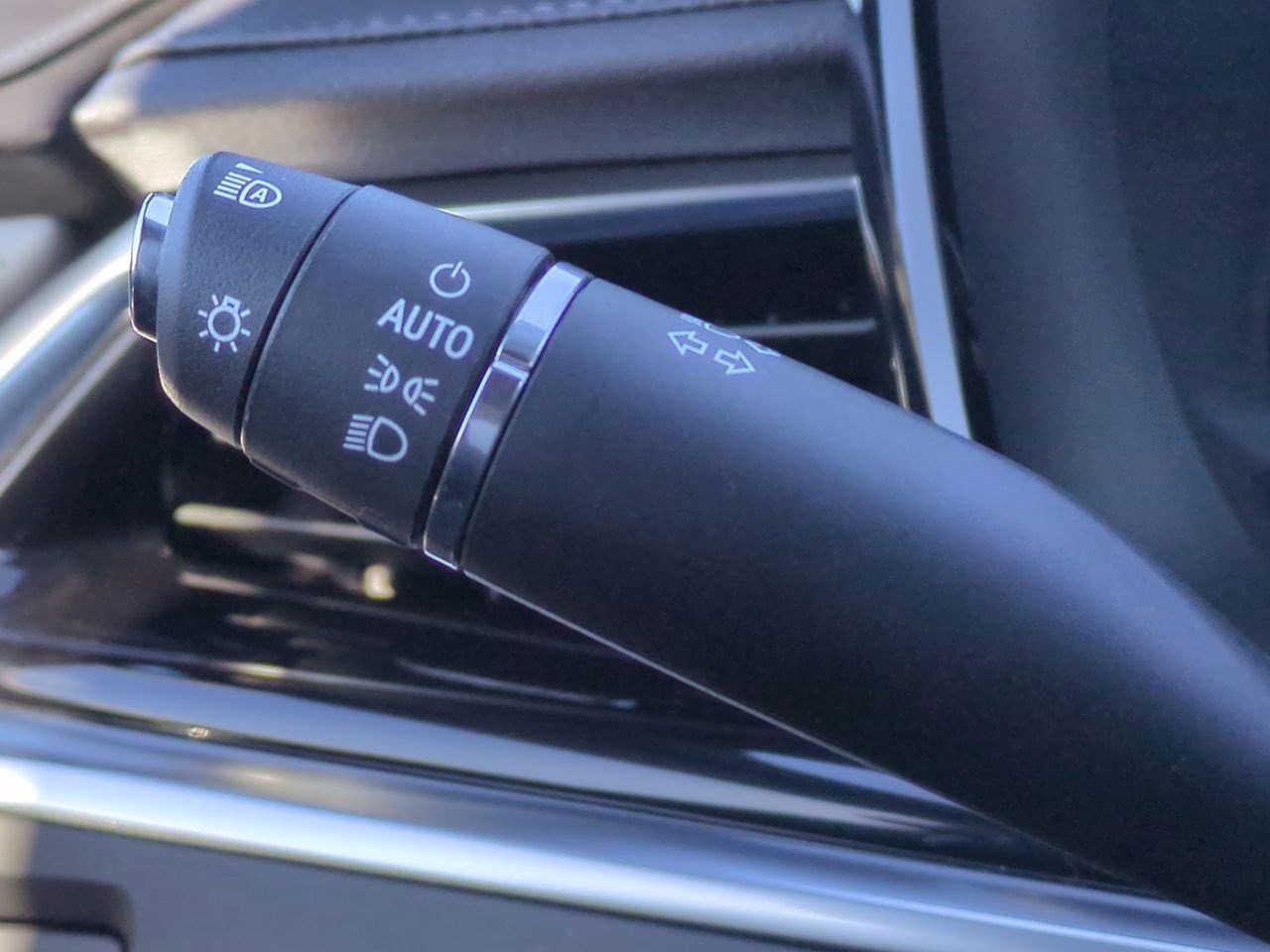 Thumbnail: 2025 Cadillac XT6 - 27